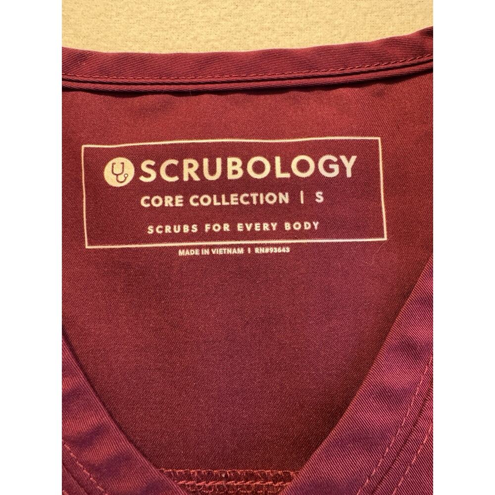 Scrubology Ladies Wine Red Mock Wrap Scrub Top‎ Size Small - Picture 4 of 6